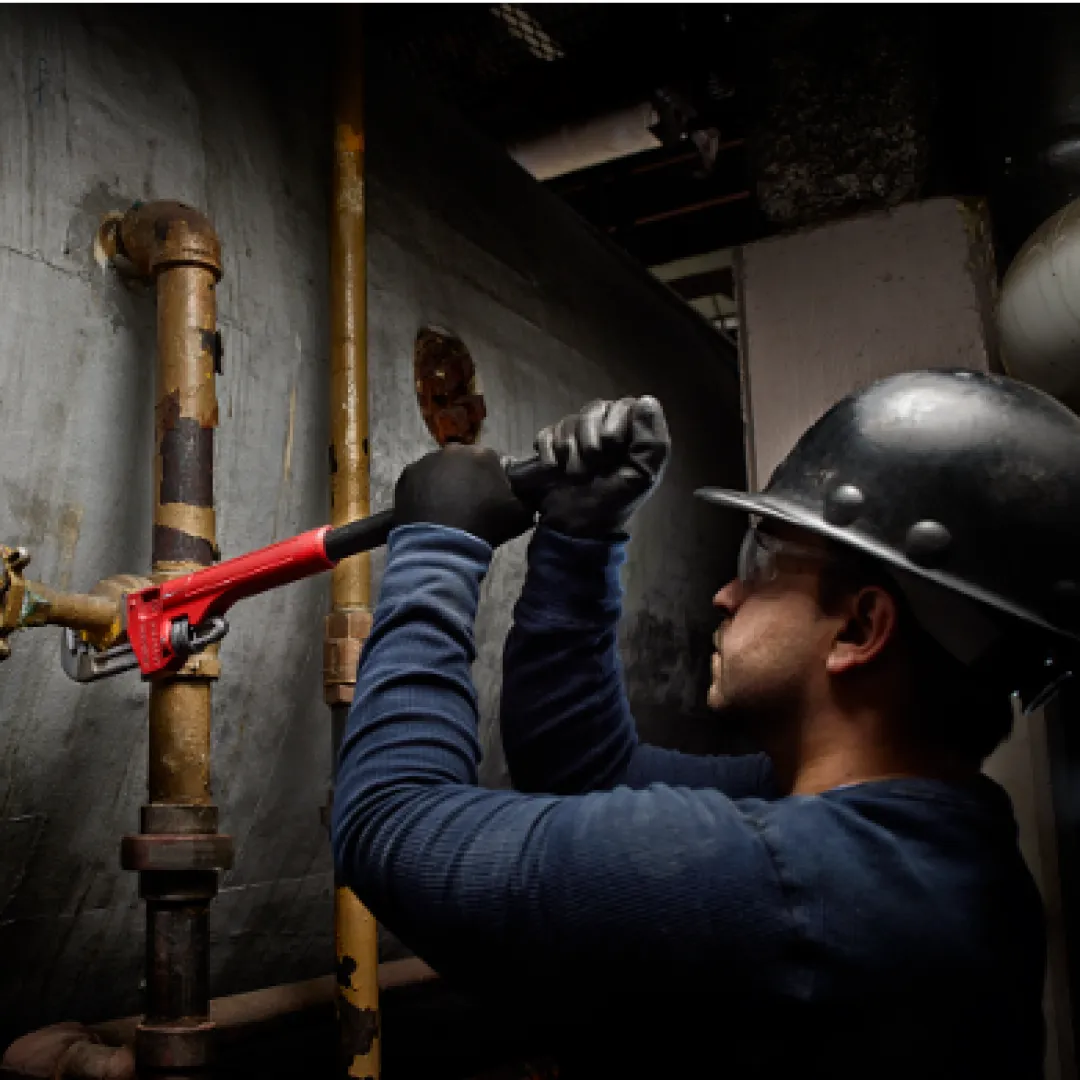 MILWAUKEE MILWAUKEE Cheater Adaptable Pipe Wrench MILWAUKEE MILWAUKEE Cheater Adaptable Pipe Wrench