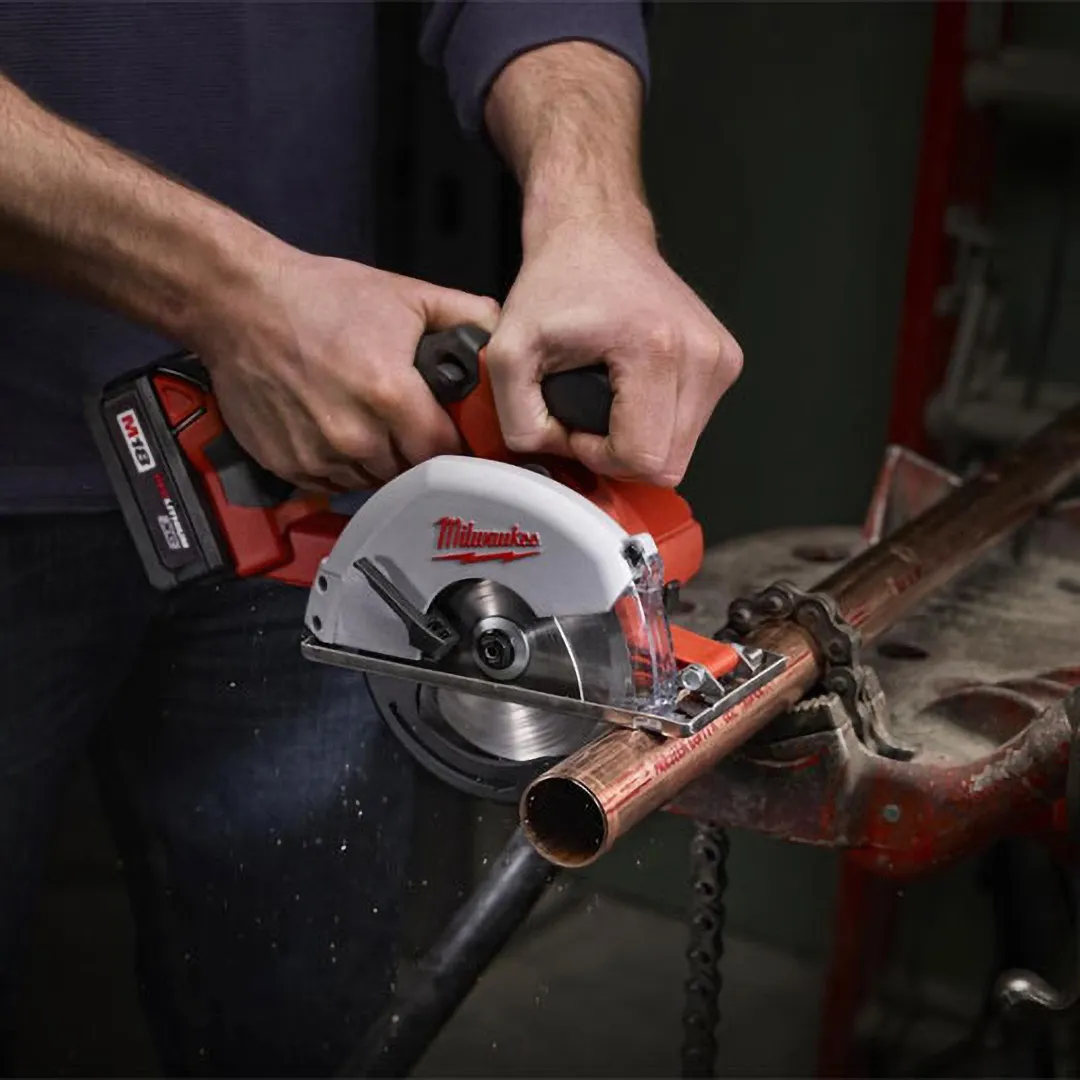 MILWAUKEE MILWAUKEE M18 5 3/8 Cordless Metal Saw Kit MILWAUKEE MILWAUKEE M18 5 3/8 Cordless Metal Saw Kit